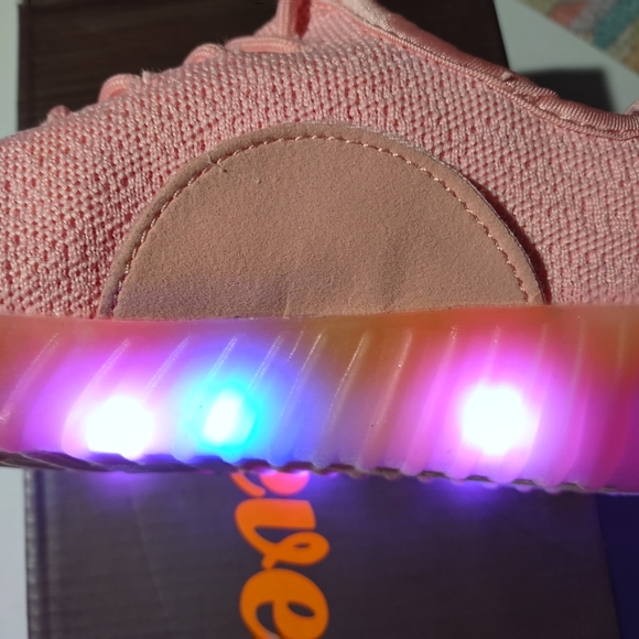 ✨🩷🩷PINK LIGHT-UP SNEAKERS-NEW - Picture 8 of 13